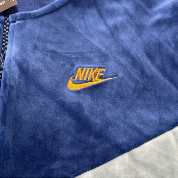 Nike NWT Women’s Velvet Full Zip Cropped Sweatshirt Sz.L Athlesiure Sports - Picture 7 of 10